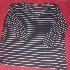 Lily Rose medium black and gray striped tee